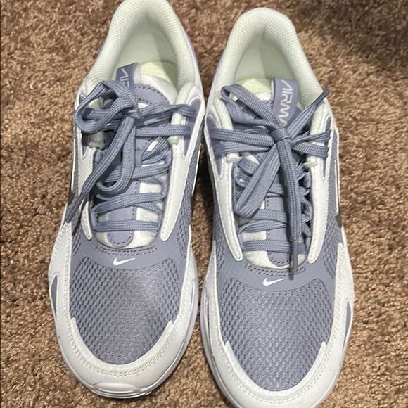 Nike Air Max Sneakers in Light Gray and White - Picture 2 of 5